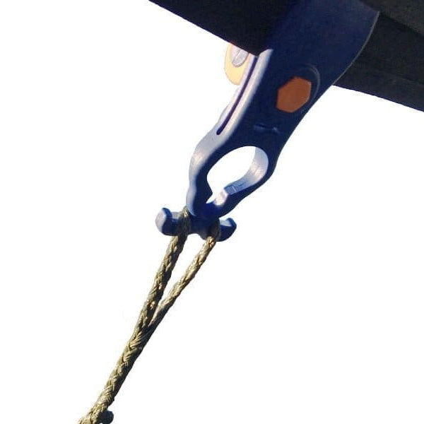 Detailbild eines Hakens vom
Sturm Kit für Markise. Dieser wurde an der Markise befestigt und die Markise kann abgespannt werden und ist so sicherer bei einem Sturm.