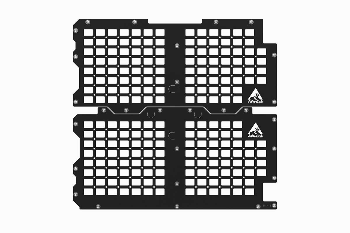 Produktfoto von der Alu-Cab Molleplatte für ober- und unterhalb der Hecktür bei ModCAP´s für Doppel- & Extrakabine