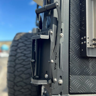 Alu-Cab "Can Crusher" Dosen-Eindrücker wurde an der Seite eines Offroad Fahrzeuges befestigt.