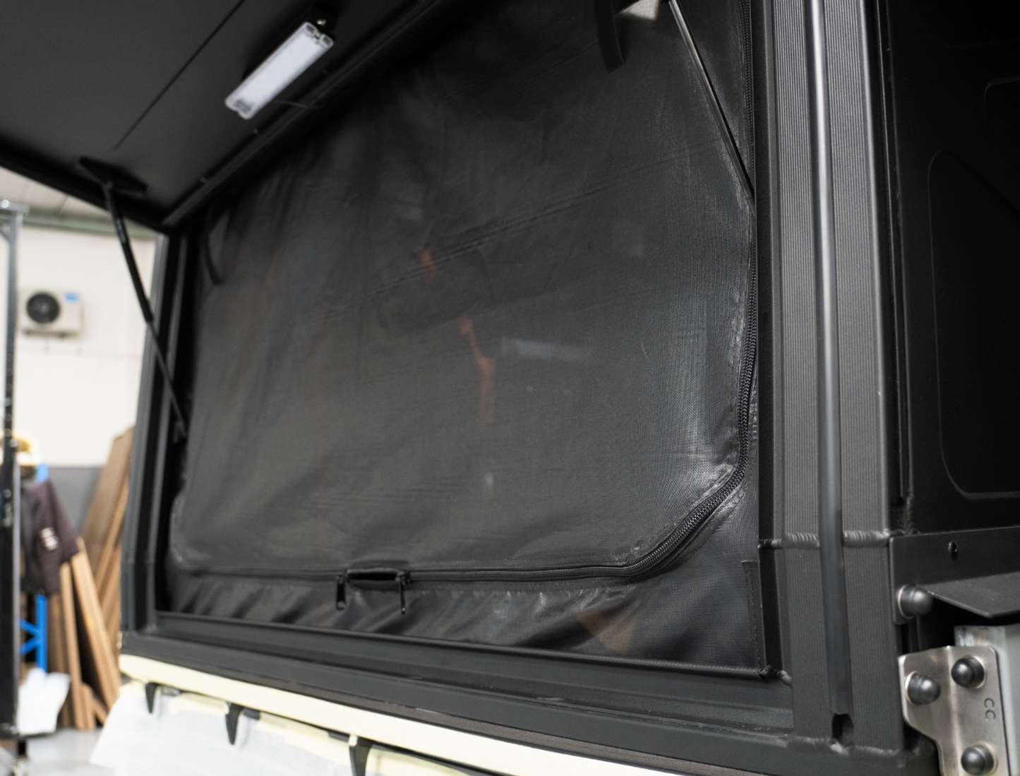 Moskitonetz für Seitenklappe (nur Land Cruiser)